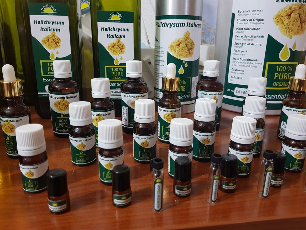 helichrysum italicum essential oils bottles
